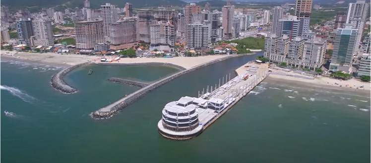 Andamento da obra do Pier Oporto em Porto Belo - Abril de 2025