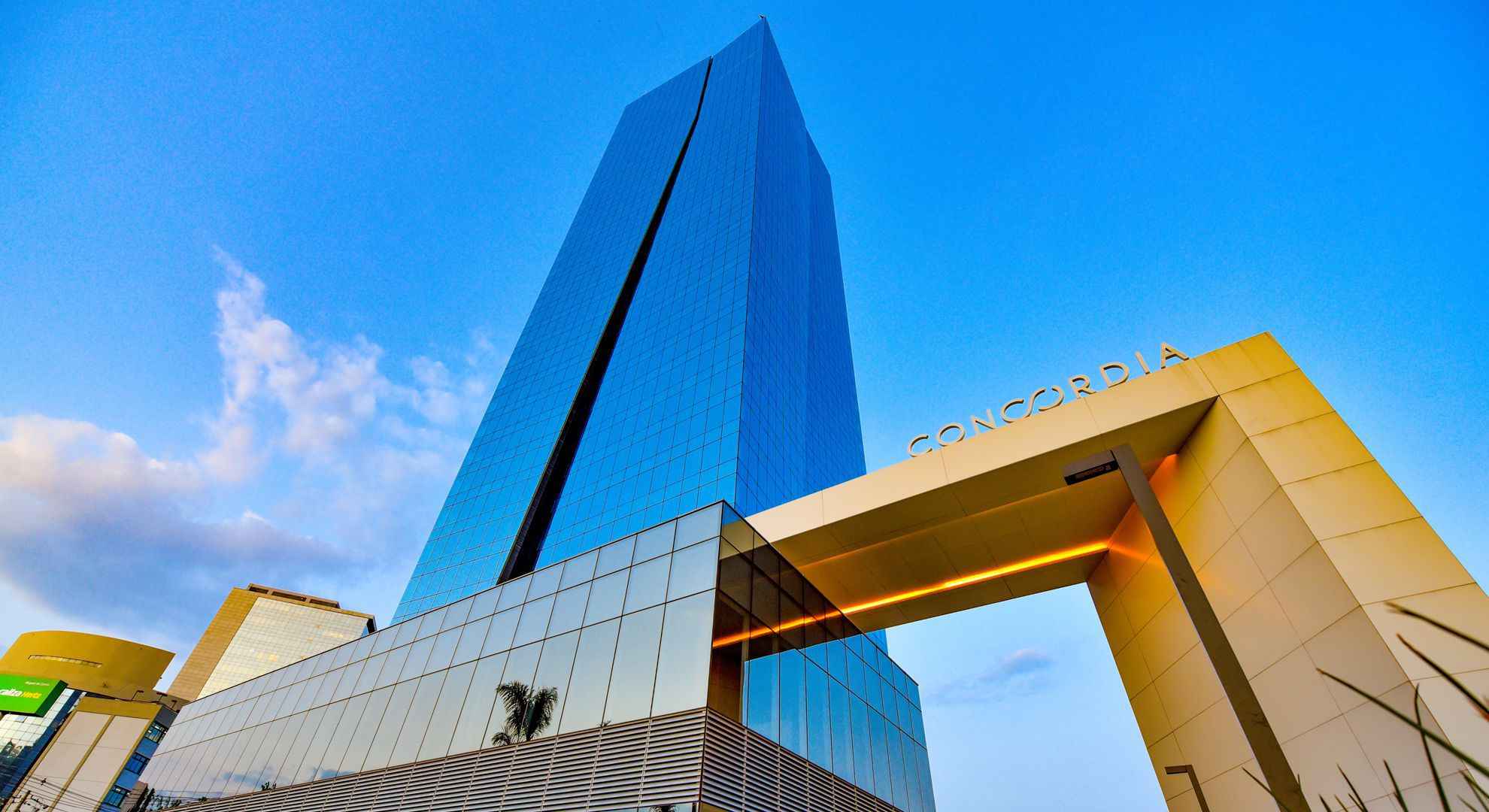 Vista baixa da fachada do Concórdia Corporate