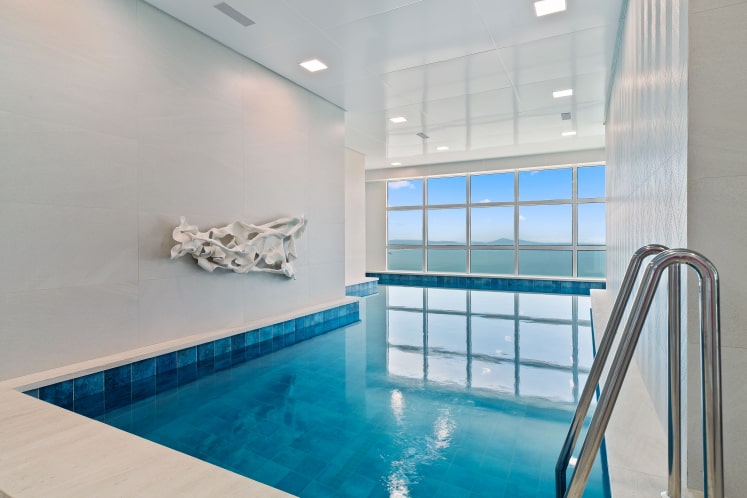 Piscina interna One Tower