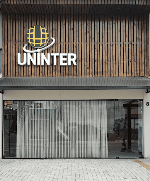 Fachada da Faculdade Uninter em Itapema
