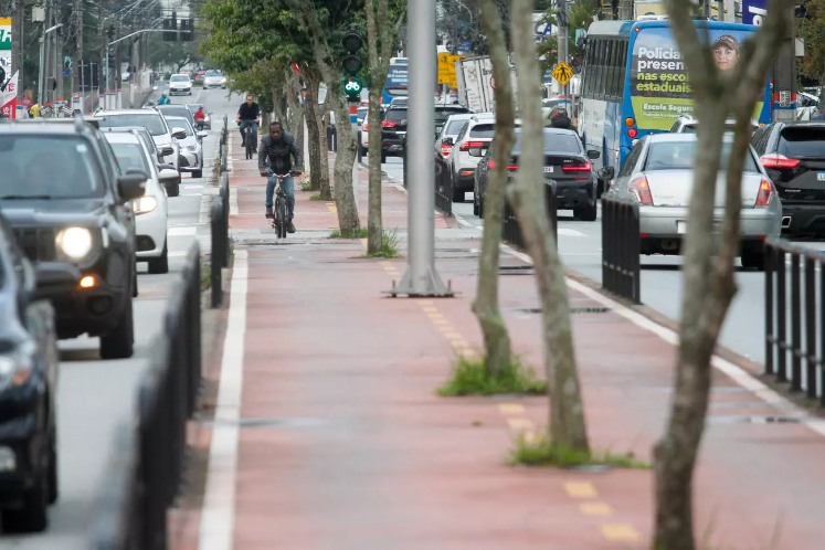 Avenida Madre Benvenuta no Santa Mônica