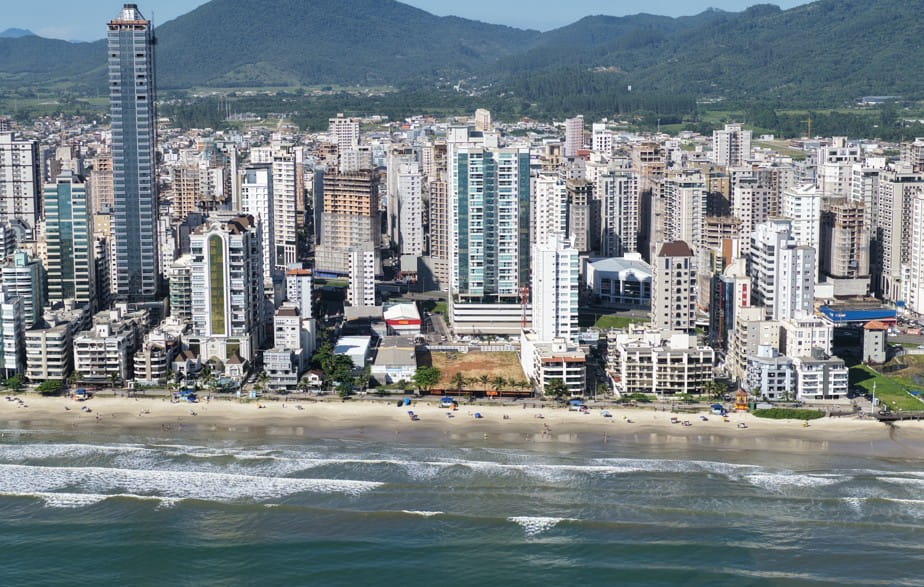 Vista do terreno da GT Home em Itapema, no antigo Shopping Andorinha