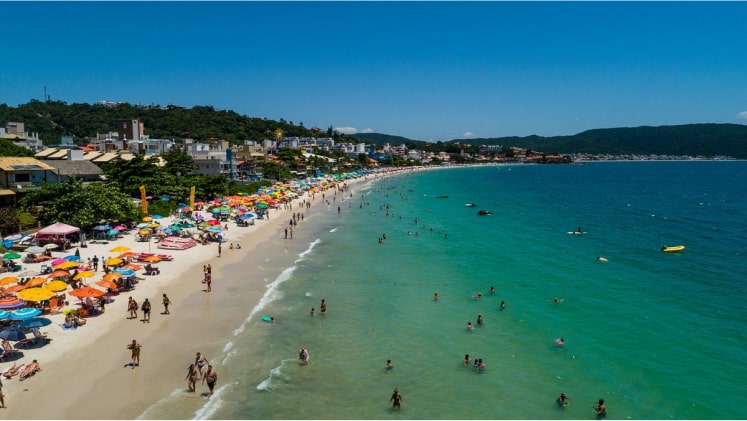 Praia central de Bombinhas, SC