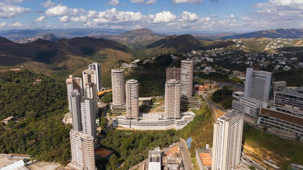 Vista aérea do Vale do Sereno, em Nova Lima, MG